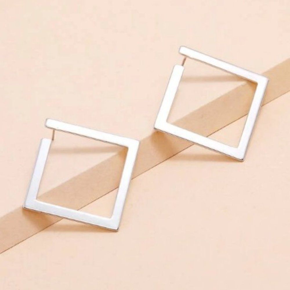 SILVER GEOMETRIC SQUARE EARRINGS 